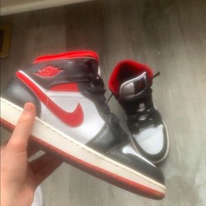 Used , slightly creased. Youth size 7. Good for boys/girls.